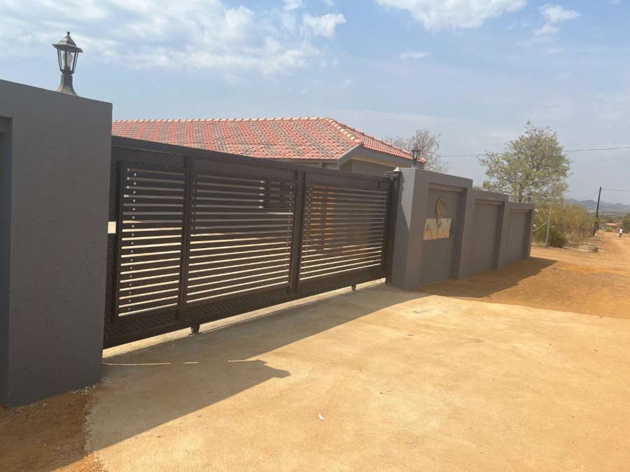 To Let 8 Bedroom Property for Rent in Bethanie North West